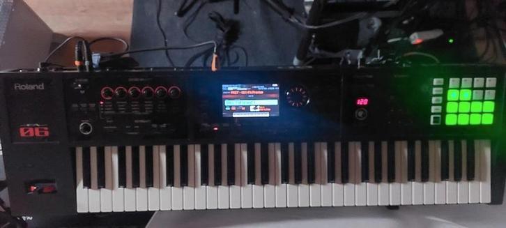 Roland FA06, Muziek en Instrumenten, Synthesizers, Gebruikt, 61 toetsen, Roland, Met midi-aansluiting, Ophalen
