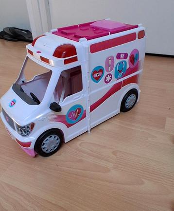 Barbie Ambulance incl. accessoires en 2 barbiepoppen beschikbaar voor biedingen