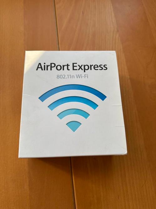Apple AirPort MB321Z/A, Computers en Software, Accesspoints, Zo goed als nieuw, Ophalen of Verzenden
