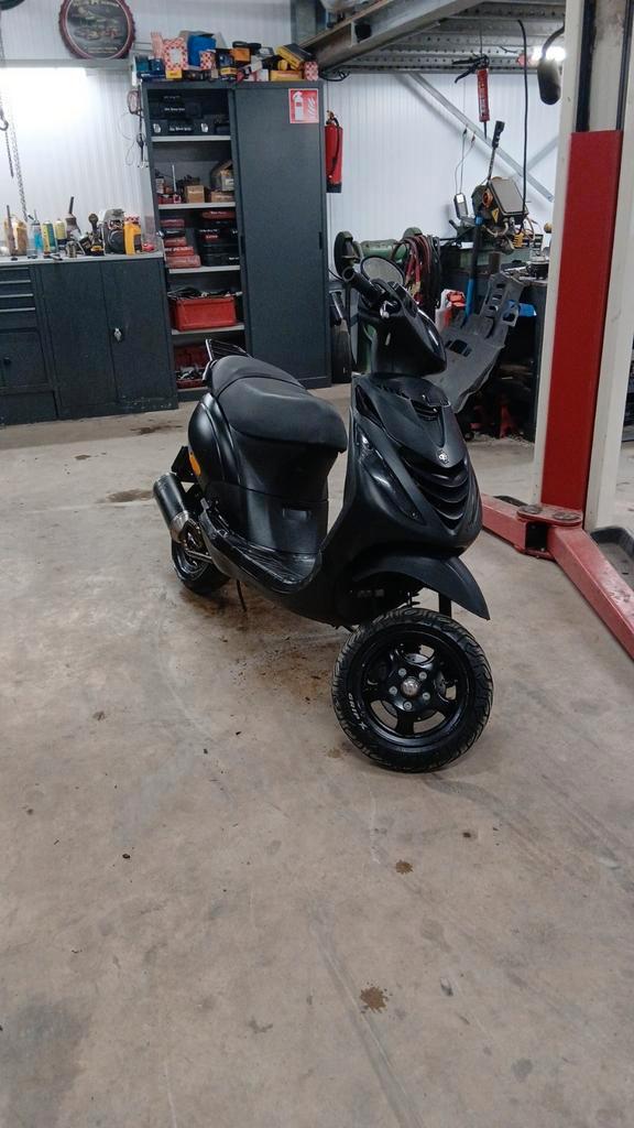Zip.4t, Fietsen en Brommers, Scooters | Piaggio, Zo goed als nieuw, Zip, Benzine, Ophalen
