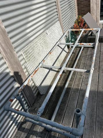 Tafelonderstel keeklamp koppelingen en stalen steigerbuis beschikbaar voor biedingen