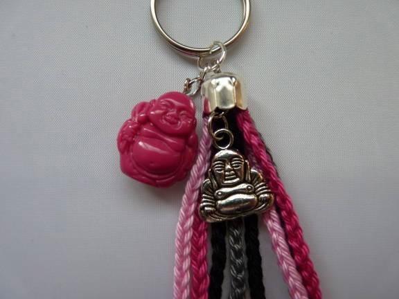 Gehaakte sleutelhanger met buddha (fuchsia), Verzamelen, Sleutelhangers, Nieuw, Ophalen of Verzenden
