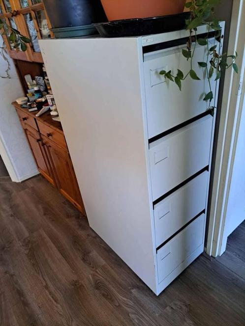 Te koop gebruikte grijze metalen 4 ladenkast / archiefkast m, Huis en Inrichting, Kasten | Ladekasten, Gebruikt, 100 tot 150 cm