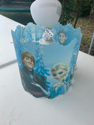Leuke frozen hanglamp. beschikbaar voor biedingen