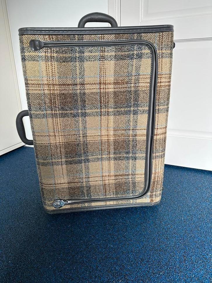 TWEE Skyway koffers met wieltjes/licht gewicht/2 ritsen, Sieraden, Tassen en Uiterlijk, Koffers, Zo goed als nieuw, Overige materialen