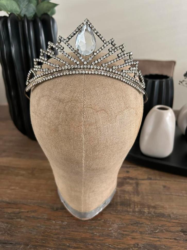PRACHTIG OUD KROONTJE MET STRASS …, Antiek en Kunst, Antiek | Kleding en Accessoires, Dames, Ophalen of Verzenden