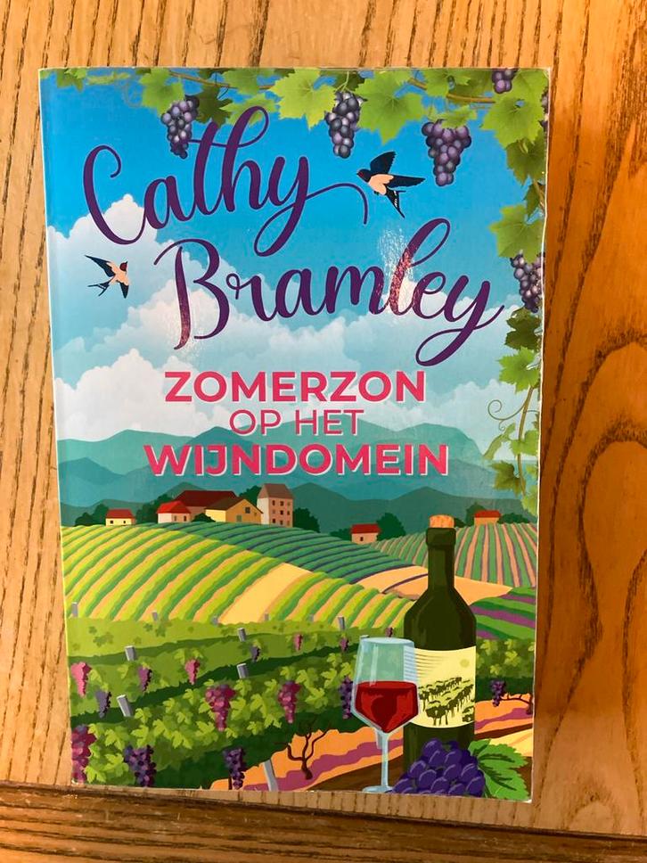 Zomerzon op het Wijndomein - Cathy Bramley, Boeken, Romans, Gelezen, Nederland, Ophalen of Verzenden