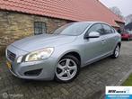 Volvo S60 1.6 T3 Momentum | Xenon | Camera | Trekhaak, Voorwielaandrijving, 4 cilinders, 150 pk, Bluetooth