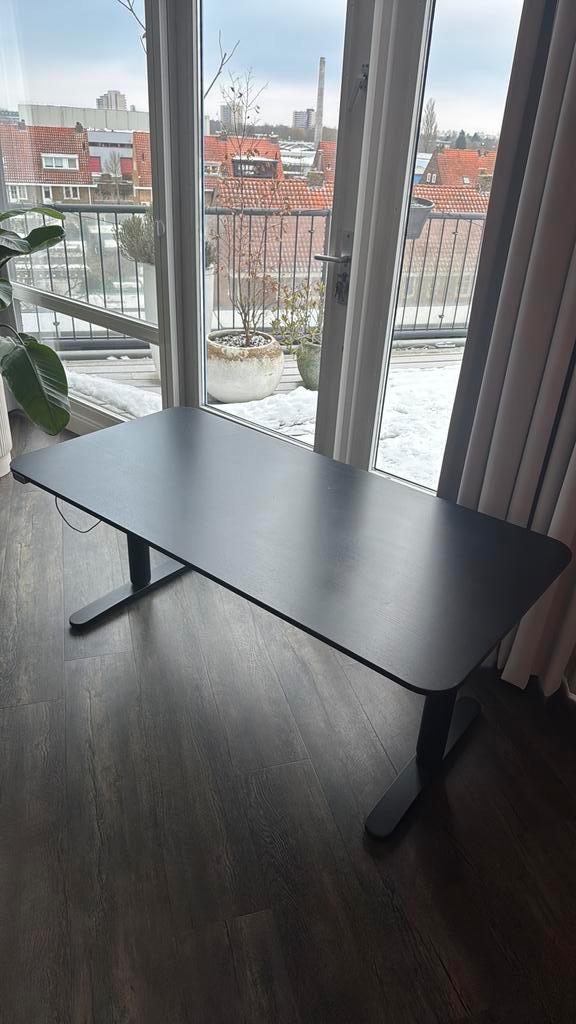 Elektrisch zit sta bureau Zwart IKEA Bekant - Nieuwstaat, Huis en Inrichting, Bureaus, Zo goed als nieuw, Bureau, Elektrisch, In hoogte verstelbaar