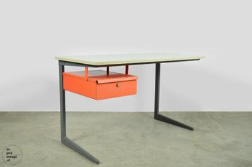  Vintage industrieel Result bureau, Friso Kramer, Ahrend beschikbaar voor biedingen