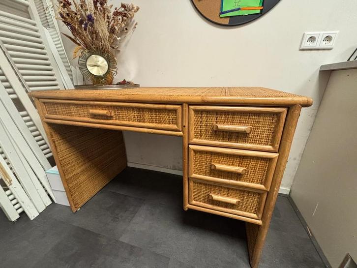 Prachtig Rotan Bureau - Blikvanger!, Huis en Inrichting, Bureaus, Gebruikt, Bureau, Ophalen