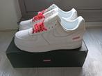 Nike Air Force 1 Supreme maat 43 Nieuw, Wit, Nike, Nieuw, Ophalen of Verzenden
