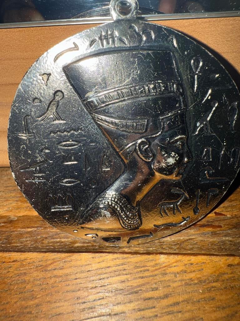 Oude Egyptische Medaille Nefertiti, Overige materialen, Overige voorstellingen, Ophalen of Verzenden, Zo goed als nieuw
