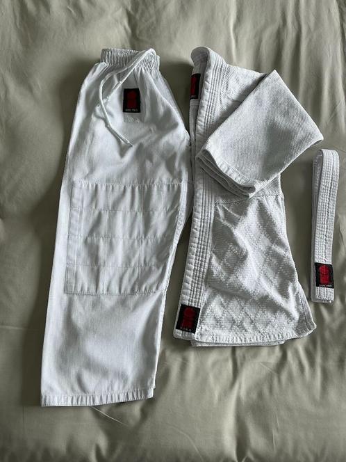 Essimo, judopak,  maat 140,, Sport en Fitness, Vechtsporten en Zelfverdediging, Gebruikt, Judo, Vechtsportpak, Maat XS of kleiner