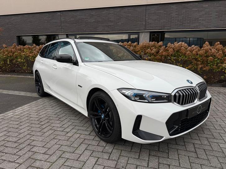 Bmw 330e xDrive M Sport Touring Pano|Camera|Sfeer|Head-up|19, Auto's, BMW, Bedrijf, 4x4, ABS, Achteruitrijcamera, Adaptieve lichten