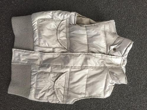 Bodywarmer Sisley XS (= maat 110)., Kinderen en Baby's, Kinderkleding | Maat 110, Zo goed als nieuw, Meisje, Overige typen, Ophalen of Verzenden