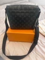 (Origineel)- LV District PM Messenger Bag met bon, Sieraden, Tassen en Uiterlijk, Tassen | Schoudertassen, Ophalen, Zo goed als nieuw