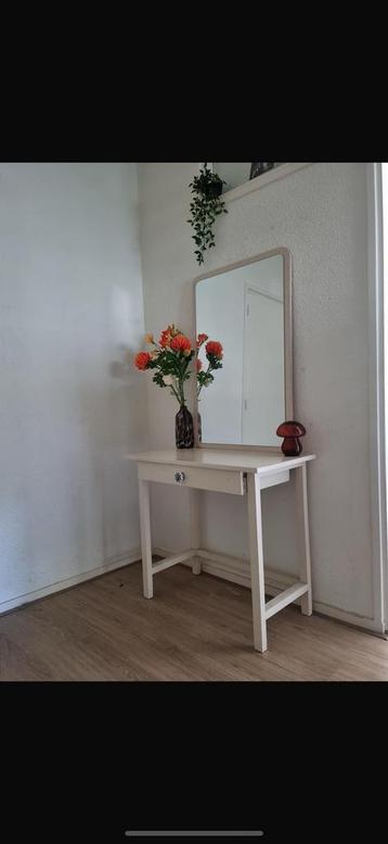 Tafeltje voor in de hal/kaptafeltje