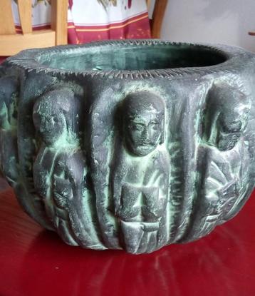 Oude en unieke pot met de 12 Apostelen - handgemaakt beschikbaar voor biedingen