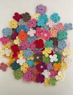 Gehaakte bloemen - 100 stuks, Ophalen of Verzenden, Zo goed als nieuw