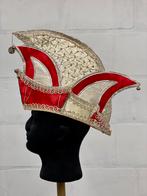 Vintage rood-witte steek met bewerkt satijn en pailletten, Ophalen of Verzenden, Gedragen, Carnaval, Accessoires