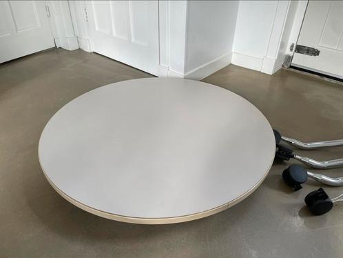 Vitra ronde tafel, op wielen, doorsnee 100 cm, Huis en Inrichting, Tafels | Salontafels, Zo goed als nieuw, 50 tot 100 cm, Rond