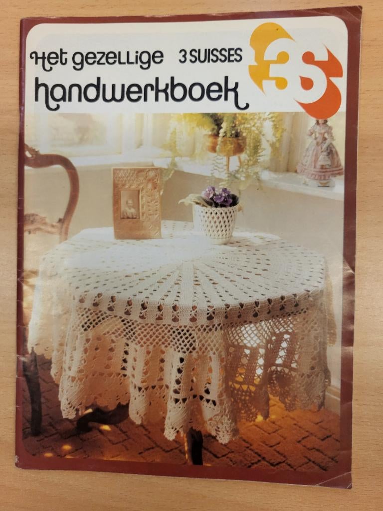 Het gezellige 3 suisses handwerkboek., Verzamelen, Ophalen of Verzenden, 1980 tot heden, Nederland, Tijdschrift