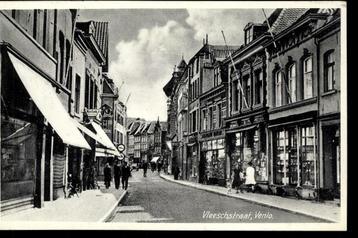 Venlo (L.), Vleeschstraat met winkels en volk, ca.1930 beschikbaar voor biedingen