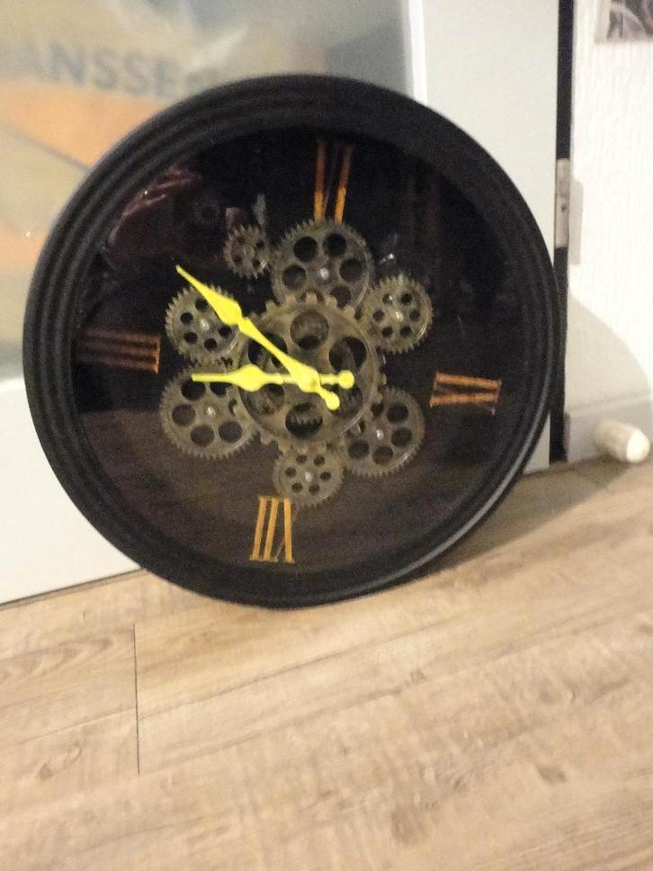 GROTE WAND KLOK MET RADAR/ DRAAINDE TANDWIELTJES, Huis en Inrichting, Woonaccessoires | Klokken, Gebruikt, Wandklok, Analoog, Ophalen of Verzenden