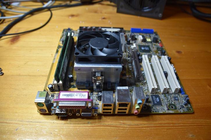 Moederbord Asus K8S-LA, Computers en Software, Moederborden, Gebruikt, AMD, DDR, Ophalen of Verzenden