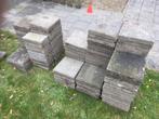 Gratis ouderwetse sterke tegels en 2 betonpoer met facetrand, Tuin en Terras, Beton, Gebruikt, Ophalen, Terrastegels
