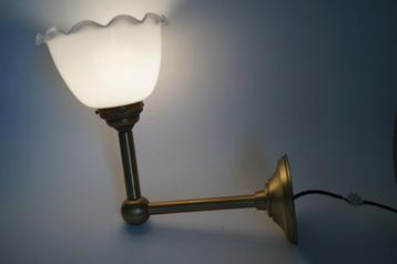 vintage wandlamp messing opaline wit glas rok kap porselein beschikbaar voor biedingen