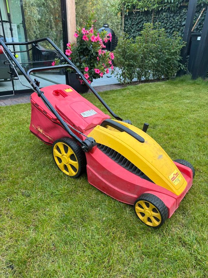 Wolf Grasmaaier - Ambition 38 E, Tuin en Terras, Grasmaaiers, Gebruikt, Elektrische grasmaaier, 30 t/m 39 cm, Cirkelmaaier, Opvangzak