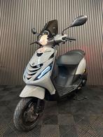 PIAGGIO ZIP 4T 3V BROM 2018 FULL OPTION NARDO GREY, Fietsen en Brommers, Scooters | Piaggio, Ophalen, Maximaal 45 km/u, Zip, Zo goed als nieuw