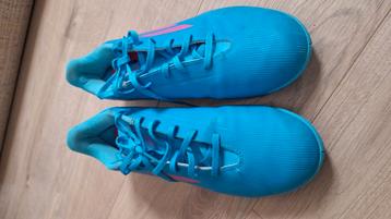 Adidas maat 46 gym - zaalvoetbal schoenen  beschikbaar voor biedingen