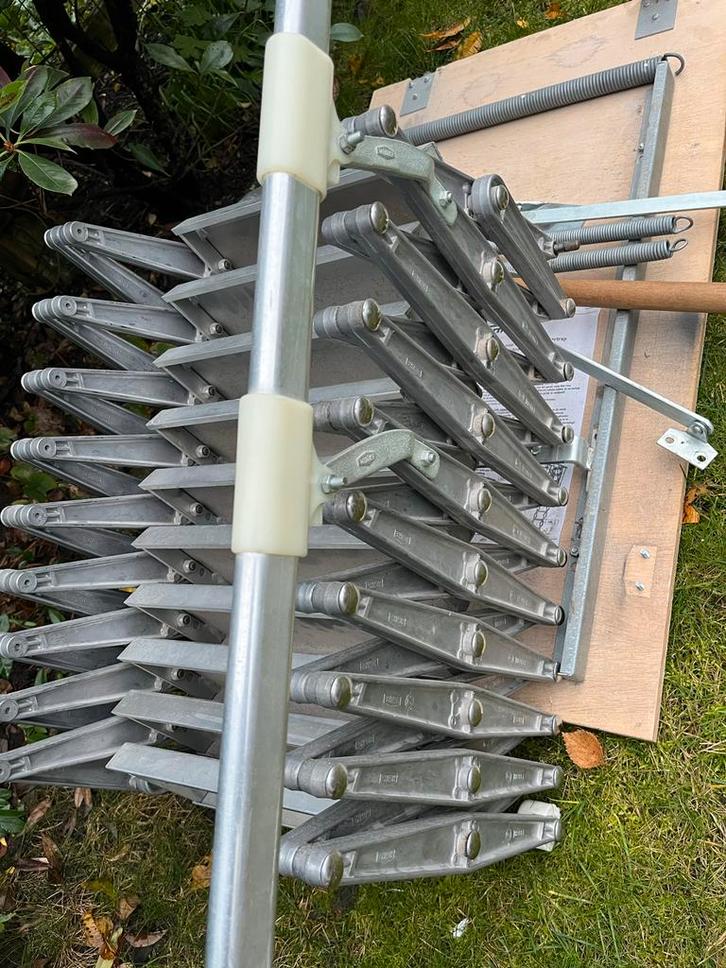 Vlizo trap - Novoferm zoldertrap in uitstekende staat, Doe-het-zelf en Verbouw, Ladders en Trappen, Gebruikt, Trap, 2 tot 4 meter