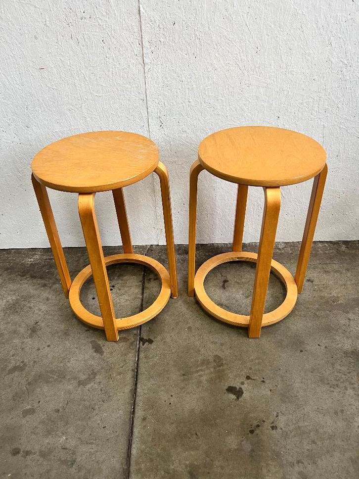 Set van twee vintage Frosta Krukken, IKEA, Alvar Aalto stijl, Huis en Inrichting, Krukjes, Gebruikt, Hout, Ophalen of Verzenden
