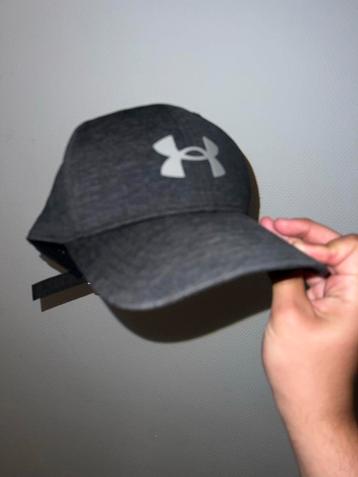 Under Armour Pet - Zo goed als nieuw! beschikbaar voor biedingen