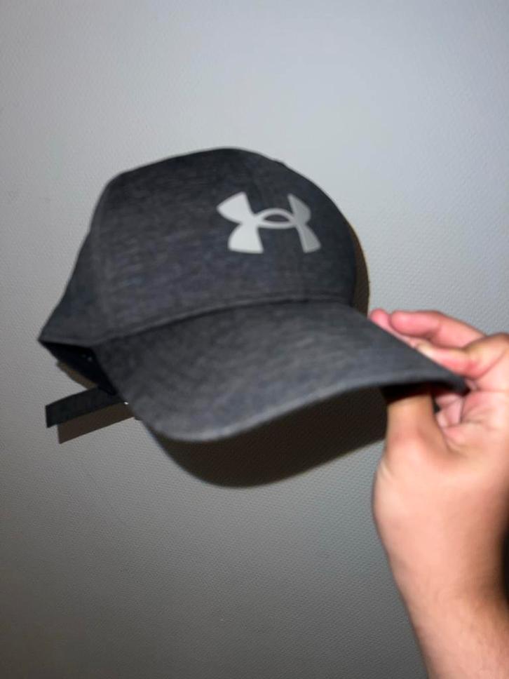 Under Armour Pet - Zo goed als nieuw!, Kleding | Heren, Hoeden en Petten, Zo goed als nieuw, Pet, One size fits all, Ophalen