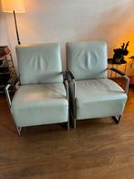 2 Lichtgrijze Montel fauteuils met stalen onderstel, Huis en Inrichting, Fauteuils, Ophalen, Gebruikt, Leer, 75 tot 100 cm