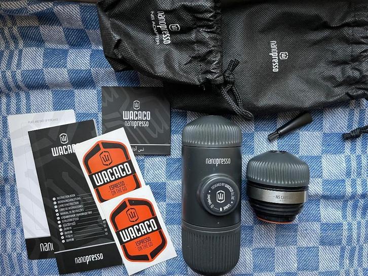 Wacaco Nanopresso koffie maker met ns adapters, Witgoed en Apparatuur, Koffiezetapparaten, Gebruikt, Gemalen koffie, Koffiepads en cups