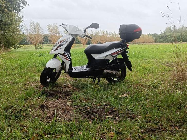 Mooie Sym Orbit scooter te koop!, Fietsen en Brommers, Scooters | SYM, Gebruikt, Overige modellen, Maximaal 45 km/u, Benzine, Ophalen