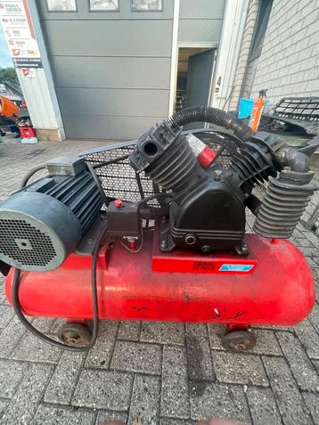 Lucht compressor-Werkt Perfect! beschikbaar voor biedingen
