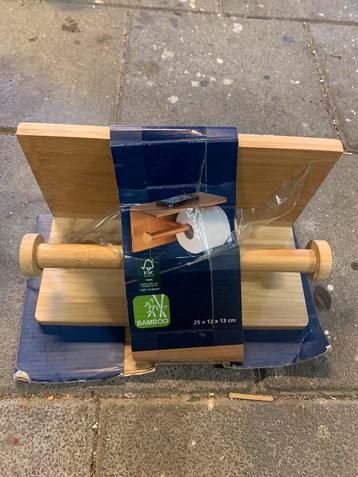 Nieuwe Bamboe Toiletrolhouder met Plankje beschikbaar voor biedingen