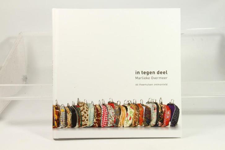 Boek:  “in tegen deel”  theemutsen van Marlieke Overmeer, Boeken, Kunst en Cultuur | Beeldend, Zo goed als nieuw, Ophalen