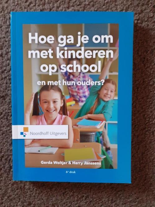 Hoe ga je om met kinderen op school en met hun ouders? (Wolt, Boeken, Studieboeken en Cursussen, Zo goed als nieuw, HBO, Alpha