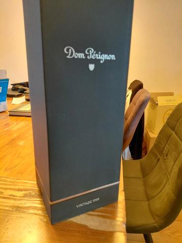 Dom Perignon Vintage 1999 Cadeaubox beschikbaar voor biedingen