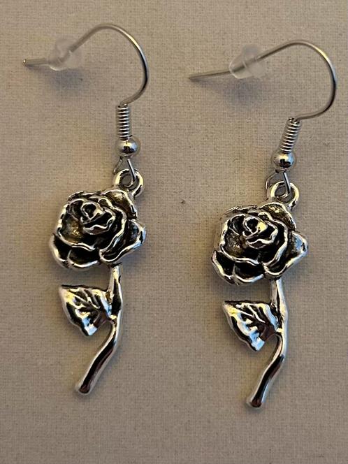 Oorhangers Roos, Sieraden, Tassen en Uiterlijk, Oorbellen, Nieuw, Overige materialen, Ophalen of Verzenden