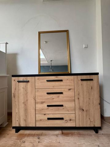 Dressoir van eikenhout evt met spiegel beschikbaar voor biedingen