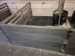 Biggen, schapen of geiten hokken en kunstof roosters